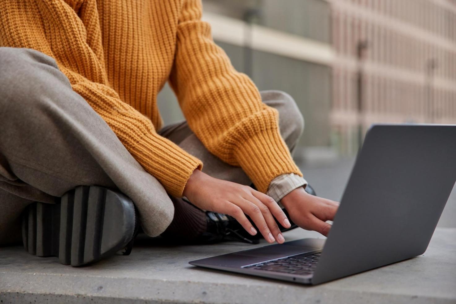 Dashboard financeiro acessível em tablet
